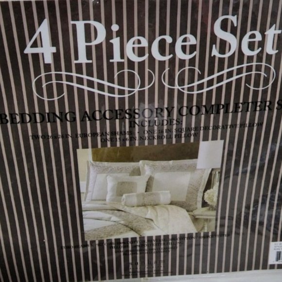 Luxury Decorative Bed In Bag Pillow Set 4 Piece NWT - Picture 3 of 5